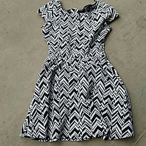 Dress sz m black and white print
